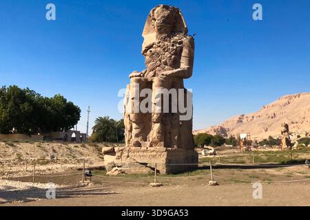 Le statue di altri in Egitto. Con i monumenti del Tempio di megaliti Foto Stock