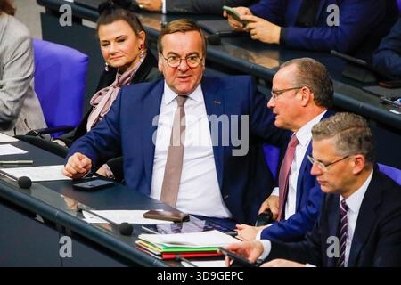 Berlino, 05.12.2025 Boris Pistorius bei der 48. Sitzung des Deutschen Bundestages a Berlino foto: Matthias Gränzdörfer Foto Stock