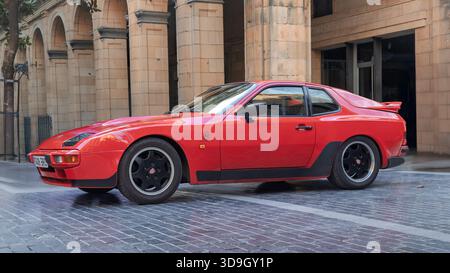 San Sebastian, Spagna - 20 settembre 2025: Porsche 944 Foto Stock