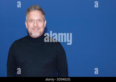 Lars Pape - Eroeffnung der Ausstellung POLAR EXPERIENCE - Die immersive Ausstellung ueber Die Arktis und Antarktis in der Arena Berlin AM 05.12.2025. Eroeffnung Polar Experience *** Lars Pape inaugurazione della mostra POLAR EXPERIENCE la coinvolgente mostra sull'Artico e sull'Antartide nell'Arena di Berlino il 05 12 2025 apertura Polar Experience Foto Stock