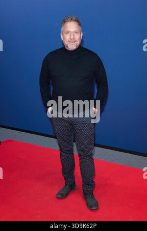 Lars Pape - Eroeffnung der Ausstellung POLAR EXPERIENCE - Die immersive Ausstellung ueber Die Arktis und Antarktis in der Arena Berlin AM 05.12.2025. Eroeffnung Polar Experience *** Lars Pape inaugurazione della mostra POLAR EXPERIENCE la coinvolgente mostra sull'Artico e sull'Antartide nell'Arena di Berlino il 05 12 2025 apertura Polar Experience Foto Stock