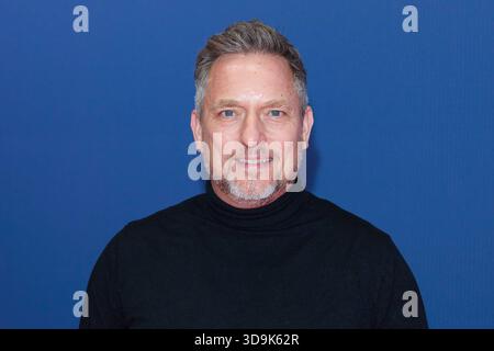 Lars Pape - Eroeffnung der Ausstellung POLAR EXPERIENCE - Die immersive Ausstellung ueber Die Arktis und Antarktis in der Arena Berlin AM 05.12.2025. Eroeffnung Polar Experience *** Lars Pape inaugurazione della mostra POLAR EXPERIENCE la coinvolgente mostra sull'Artico e sull'Antartide nell'Arena di Berlino il 05 12 2025 apertura Polar Experience Foto Stock