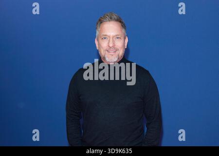 Lars Pape - Eroeffnung der Ausstellung POLAR EXPERIENCE - Die immersive Ausstellung ueber Die Arktis und Antarktis in der Arena Berlin AM 05.12.2025. Eroeffnung Polar Experience *** Lars Pape inaugurazione della mostra POLAR EXPERIENCE la coinvolgente mostra sull'Artico e sull'Antartide nell'Arena di Berlino il 05 12 2025 apertura Polar Experience Foto Stock