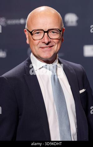 Karsten Schwanke bei der Verleihung des 18. Deutschen Nachhaltigkeitspreises 2025 im Maritim Hotel. Düsseldorf, 05.12.2025 *** Karsten Schwanke alla presentazione del 18 German Sustainability Award 2025 al Maritim Hotel Düsseldorf, 05 12 2025 foto:XR.xSchmiegeltx/xFuturexImagex dnp0512 5238 Foto Stock