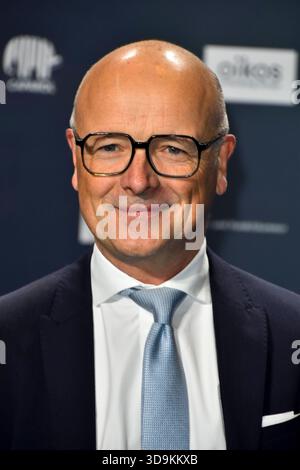 ABBduesseldorf: Karsten Schwanke deutscher Meteorologe und Fernsehmoderator zu Gast auf dem blauen Teppich bei der 18.Verleihung Deutscher Nachhaltigkeitspreis 2025 im Maritim Hotel Am 05.12.2025 NRW Deutschland **** ABBduesseldorf Karsten Schwanke meteorologo tedesco e presentatore televisivo come ospite sul tappeto blu al 18° premio tedesco per la sostenibilità al Maritim 2025 2025 Germania Foto Stock