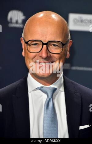 ABBduesseldorf: Karsten Schwanke deutscher Meteorologe und Fernsehmoderator zu Gast auf dem blauen Teppich bei der 18.Verleihung Deutscher Nachhaltigkeitspreis 2025 im Maritim Hotel Am 05.12.2025 NRW Deutschland **** ABBduesseldorf Karsten Schwanke meteorologo tedesco e presentatore televisivo come ospite sul tappeto blu al 18° premio tedesco per la sostenibilità al Maritim 2025 2025 Germania Foto Stock