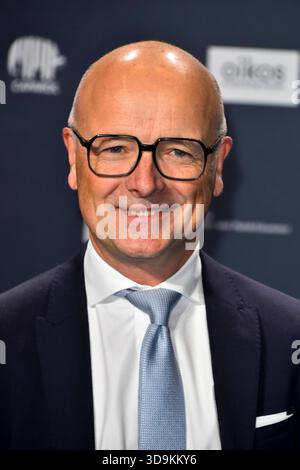 ABBduesseldorf: Karsten Schwanke deutscher Meteorologe und Fernsehmoderator zu Gast auf dem blauen Teppich bei der 18.Verleihung Deutscher Nachhaltigkeitspreis 2025 im Maritim Hotel Am 05.12.2025 NRW Deutschland **** ABBduesseldorf Karsten Schwanke meteorologo tedesco e presentatore televisivo come ospite sul tappeto blu al 18° premio tedesco per la sostenibilità al Maritim 2025 2025 Germania Foto Stock