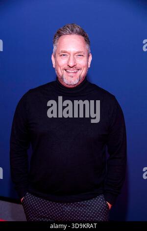 ABBberlin: Lars Pape zu Gast bei der Weltpremiere von POLAR EXPERIENCE - Die Immersive Ausstellung über die Arktis und Antarktis in der Arena Berlin AM 05.12.2025 Berlin Deutschland *** ABBberlin Lars Pape come ospite alla prima mondiale di POLAR EXPERIENCE la mostra immersiva sull'Artico e sull'Antartide all'Arena Berlin il 05 12 2025 Berlino Germania Foto Stock