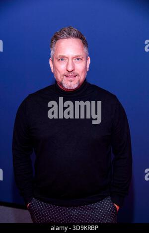 ABBberlin: Lars Pape zu Gast bei der Weltpremiere von POLAR EXPERIENCE - Die Immersive Ausstellung über die Arktis und Antarktis in der Arena Berlin AM 05.12.2025 Berlin Deutschland *** ABBberlin Lars Pape come ospite alla prima mondiale di POLAR EXPERIENCE la mostra immersiva sull'Artico e sull'Antartide all'Arena Berlin il 05 12 2025 Berlino Germania Foto Stock