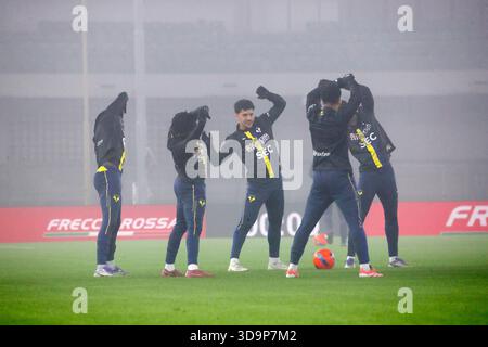 Verona, Italia. 6 dicembre 2025. Pre-partita durante la partita di calcio di serie A tra Hellas Verona e Atalanta allo Stadio Bentegodi di Verona - sabato 6 dicembre 2025. Sport - calcio . (Foto di Paola Garbuio/Lapresse) credito: LaPresse/Alamy Live News Foto Stock