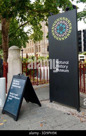 Londra, Inghilterra, Regno Unito - 3 agosto 2025: Insegna del London Natural History Museum, Inghilterra, Regno Unito Foto Stock