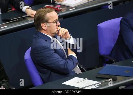 Berlin, Deutschland, 05.12.2025: Deutscher Bundestag: 48. Bundestagssitzung: Bundesminister der Verteidigung Boris Pistorius SPD *** Berlino, Germania, 05 12 2025 Bundestag tedesco 48 sessione Bundestag Ministro federale della difesa Boris Pistorius SPD Copyright: XdtsxNachrichtenagenturx dts 97729 Foto Stock