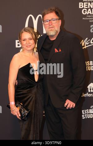 München, Germania. 6 dicembre 2025. München, 06.12.2025 Nova Meierhenrich und Brian Bojsen bei der McDonald's Benefiz-Gala 2025 a München foto: Matthias Gränzdörfer Credit: Mgfoto/Alamy Live News Foto Stock