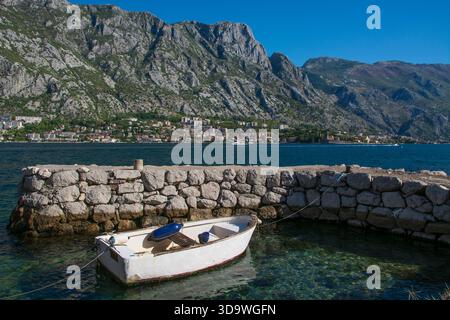 Vista panoramica della baia di Cattaro, della baia di Cattaro, del Montenegro e dell'Europa. Foto Stock