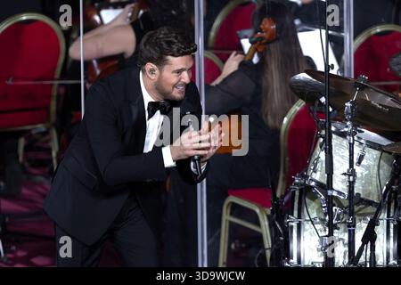 Città del Vaticano, Vaticano. 6 dicembre 2025. Michael Bublé si esibisce durante un "Concerto con i poveri" di Natale, nella sala Paolo vi in Vaticano. Crediti: Maria Grazia Picciarella/Alamy Live News Foto Stock