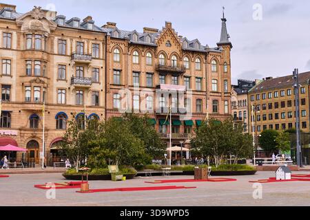 HELSINGBORG, Skåne län, SVEZIA – 12 agosto 2025: Questa immagine mostra l'architettura di Helsingborg Svezia con gli edifici e il mini Sundstorget Foto Stock