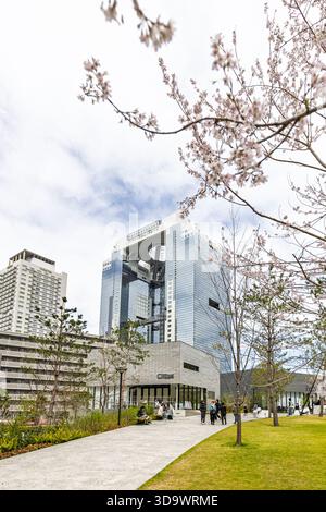 Osaka, Giappone - 31 marzo 2025: Imponente edificio Omeda Sky a Osaka, Giappone. Architettura moderna Foto Stock