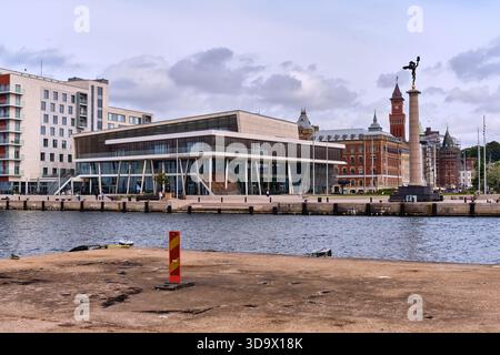 HELSINGBORG, Skåne län, SVEZIA – 12 agosto 2025: Questa foto mostra il paesaggio urbano di Helsingborg Svezia con il Clarion Hotel and Congress Foto Stock