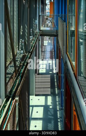 Interni industriali moderni con motivi geometrici. Foto Stock