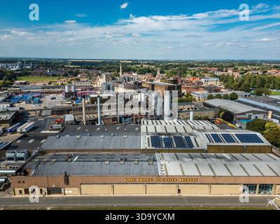 Vista aerea della John Smith's Brewery a Tadcaster, North Yorkshire, di proprietà di Heineken UK, in una giornata di sole con cielo blu. Foto Stock