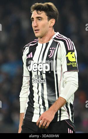 Napoli, Italia, 7 DICEMBRE 2025 Andrea Cambiaso della Juventus FC Looks durante il match di serie A Enilive tra SSC Napoli e Juventus FC: Agostino Gemito/Alamy Live News Foto Stock