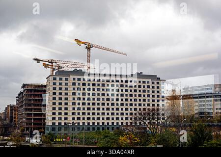 Lavori di costruzione nella capitale tedesca in un giorno di pioggia Foto Stock