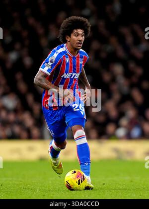 Chris Richards del Crystal Palace durante la partita di Premier League al Craven Cottage, Londra. Data foto: Domenica 7 dicembre 2025. Foto Stock