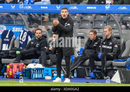 Berlino, Germania. 7 dicembre 2025. GER, Berlino, calcio, Hertha BSC vs. 1. FC Magdeburg, DFB, 2nd Bundesliga, stagione 2025/2026, F.l.T.r.: Stefan Leitl (Hertha BSC), LE NORMATIVE DFB/DFL VIETANO QUALSIASI USO DI FOTOGRAFIE COME SEQUENZE DI IMMAGINI E/O QUASI-VIDEO, 7 dicembre 2025. Credito: HMB Media/Alamy Live News Foto Stock