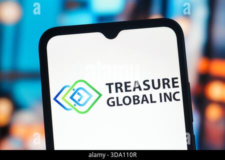 Canada. 7 dicembre 2025. In questa immagine, il logo Treasure Global viene visualizzato sullo schermo di uno smartphone. Credito: SOPA Images Limited/Alamy Live News Foto Stock