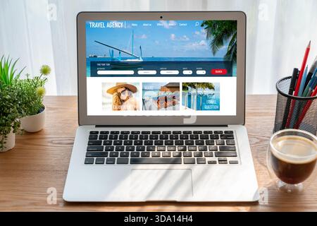 Sito web dell'agenzia di viaggi online per la ricerca e la pianificazione del viaggio offerte e pacchetti per la prenotazione di voli, hotel e tour Foto Stock