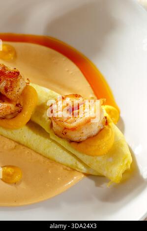 frittata con gamberi e salsa Foto Stock