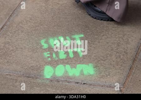 Foreign Office, Londra, Regno Unito. 8 dicembre 2025. La Palestina libera protesta del Ministero degli Esteri alla riunione del piano di pace in Ucraina. Crediti: Matthew Chattle/Alamy Live News Foto Stock