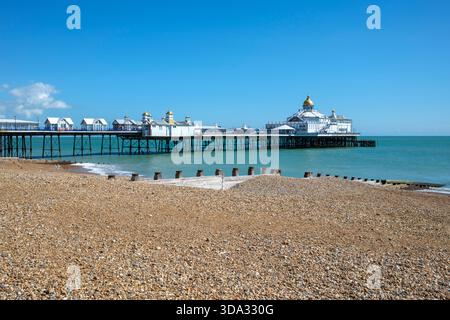 Molo di Eastbourne: Molo di 300 metri lungo il mare a Eastbourne, East Sussex, Regno Unito Foto Stock