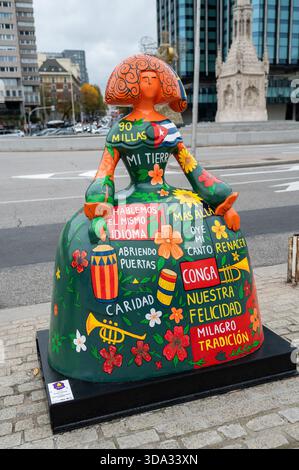 Madrid, Spagna. 7 dicembre 2025. Una scultura a forma di figure del pittore Velázquez Las Menina è visibile durante la mostra Meninas Madrid Gallery. Credito: SOPA Images Limited/Alamy Live News Foto Stock