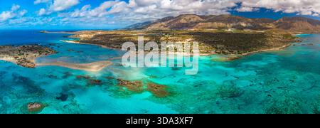 Vista aerea della spiaggia di Elafonissi, Creta, Grecia e della sabbia bianca e rosa Foto Stock