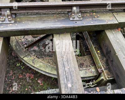 Auto d'epoca High Peak Junction e meccanismo originale di binari/avvolgimenti vicino all'Aquaduct Cottage e alla Leawood Pump House..Derrbyshire.Inghilterra.Regno Unito Foto Stock
