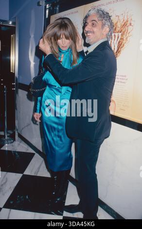 Heidi Klum e il marito Ric Pipino assistono alla prima di "Blow Dry" al Paris Theater di New York il 28 febbraio 2001. Foto di Henry McGee/MediaPunch Foto Stock