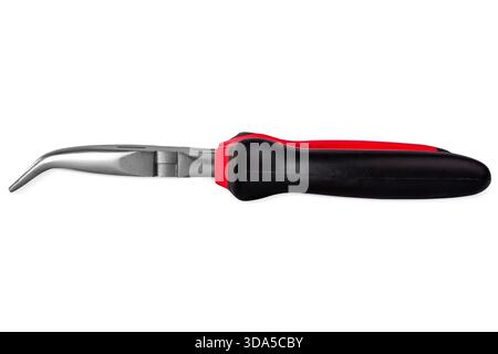 Pinze in acciaio con manici rossi su sfondo bianco, isolate. Foto Stock