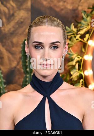 Los Angeles, Stati Uniti. 8 dicembre 2025. Annabel o'Hagan arriva alla premiere della seconda stagione di "Fallout'" di Amazon prime Video tenutasi all'Academy Museum of Motion Pictures l'8 dicembre 2025 a Los Angeles, CA. © Starbuck/AFF-USA.COM Credit: AFF/Alamy Live News Foto Stock