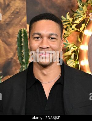 Los Angeles, Stati Uniti. 8 dicembre 2025. Aaron Moten arriva alla seconda stagione di "Fallout'" di Amazon prime Video in anteprima presso l'Academy Museum of Motion Pictures l'8 dicembre 2025 a Los Angeles, CA. © Starbuck/AFF-USA.COM credito: AFF/Alamy Live News Foto Stock