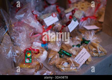Örebro, Närke - Svezia, 12-09-2025 biscotti al mercatino di natale di Wadköping. Foto Stock