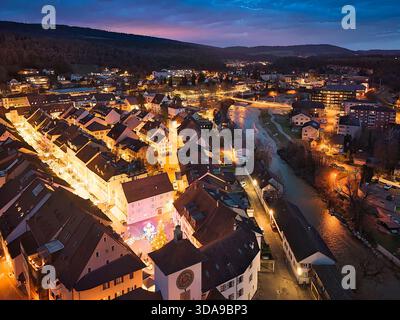 Svizzera, Baselland, Laufental, Laufen, LaufenBL, inverno, Avvento, Natale, luci di Natale, uccelli, distretto di Laufen Foto Stock