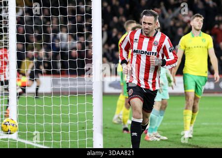 Sheffield, Regno Unito. 9 dicembre 2025. Danny Ings (9 Sheffield United) celebra il suo gol durante l'EFL Sky Bet Championship match tra Sheffield United e Norwich City a Bramall Lane a Sheffield, Inghilterra, il 9 dicembre 2025. Credito: SPP Sport Press Photo. /Alamy Live News Foto Stock