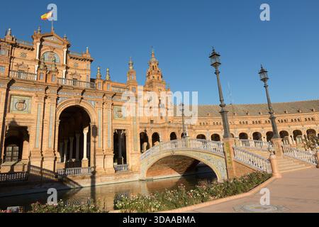 La Plaza de Espana, situata nel Parque de María Luisa, fu costruita nel 1928 per l'esposizione ibero-americana del 1929. E' un esempio Foto Stock