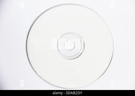 Pulire CD compact disc mock up isolato su bianco Foto Stock