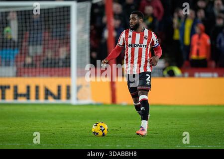 Sheffield, Regno Unito. 9 dicembre 2025. Japhet Tanganga di Sheffield United si muove con la palla durante la partita del Campionato Sky Bet Sheffield United vs Norwich City a Bramall Lane, Sheffield, Regno Unito, 9 dicembre 2025 (foto di Maynard Manyowa/News Images) *** GER AUT sui OUT *** a Sheffield, Regno Unito il 12/9/2025. (Foto di Maynard Manyowa/News Images/Sipa USA) credito: SIPA USA/Alamy Live News Foto Stock