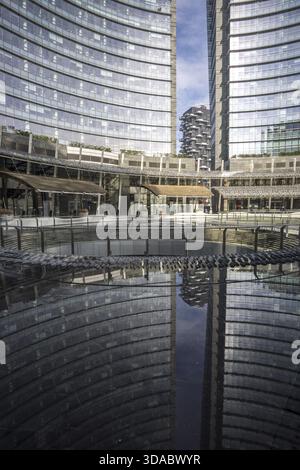 Grattacielo UniCredit tratto da Piazza Gae Aulenti a Milano, Italia, Milano, Italia Foto Stock