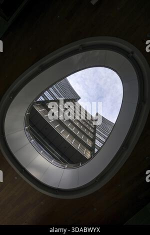 Grattacielo UniCredit tratto da Piazza Gae Aulenti a Milano, Italia, Milano, Italia Foto Stock