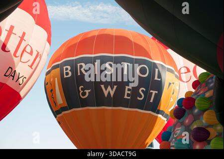 Bristol Regno Unito 6 agosto 2015 la Bristol Balloon Fiesta prende il via nella West Country City. Durante il fine settimana sono previste circa 130 mongolfiere Foto Stock