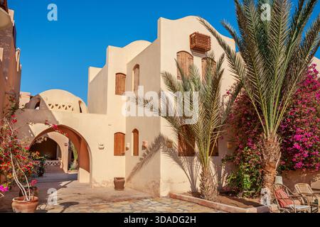 Edificio di architettura orientale in centro. El Gouna, Egitto Foto Stock